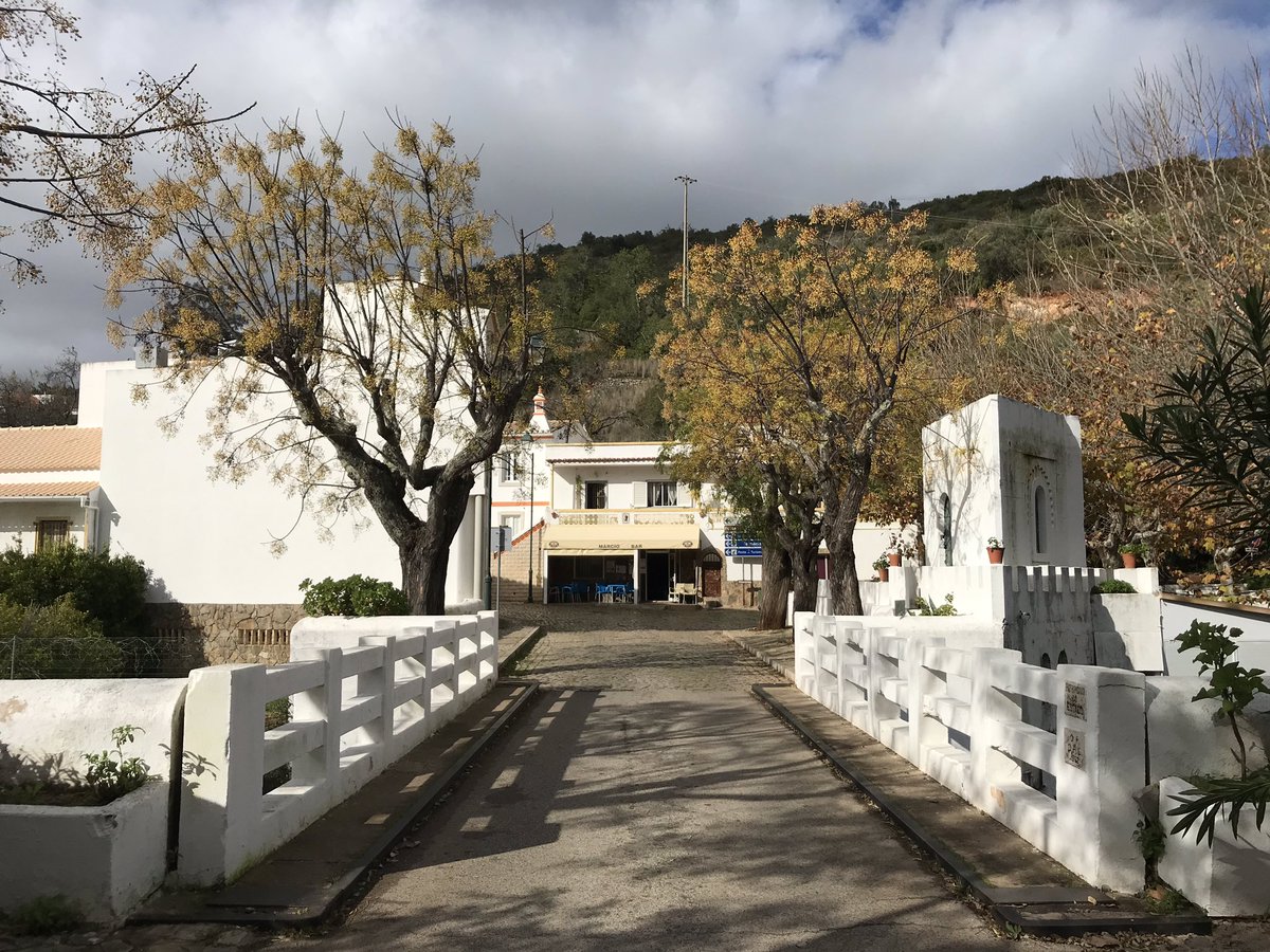 lelelatta's tweet photo. #Travel #news: RT viaggiaescopri: Vi sono mancato oggi? Ho lasciato Portimão stamane e mi sono goduto il calore delle montagne dell’#Algarve, lungo la #ViaAlgarviana c’è #Alte, un grazioso paese montano ricco di arte e di fonti. #Portogallo
.
.
.
#visitP… https://t.co/v7c49wL2Ob