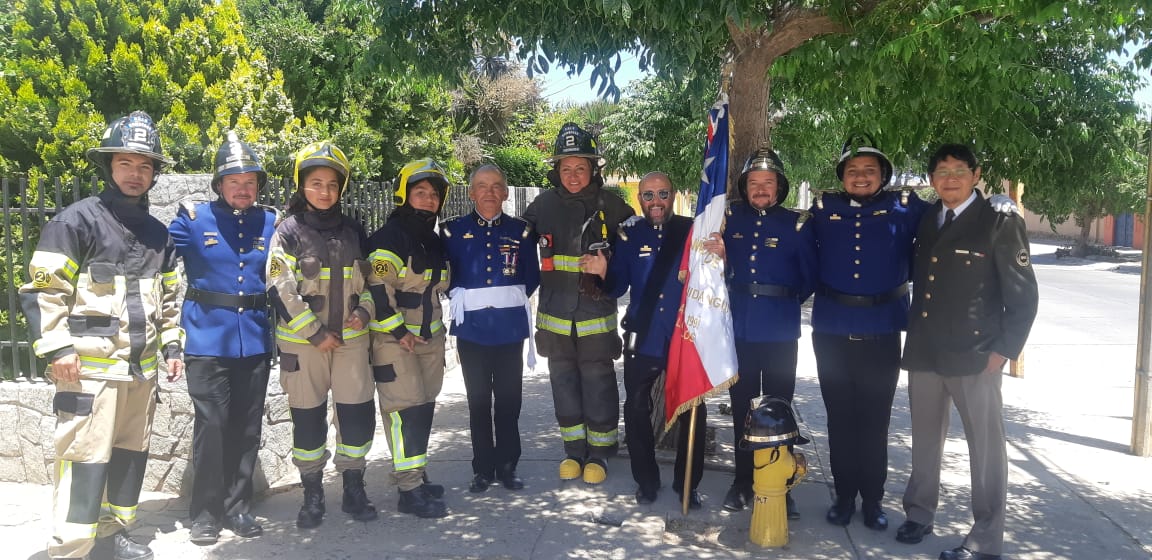 Delegación de nuestra Compañía estuvo presente en el desfile aniversario N°161 de la Comuna de Los Vilos. <a href="/ComunaLosVilos/">Los Vilos</a> <a href="/radio_conexion/">Conexion Radio</a> <a href="/elpichidanguino/">El Pichidanguino</a> @GobChoapa <a href="/CBLV_132/">CUERPO DE BOMBEROS LOS VILOS</a>
