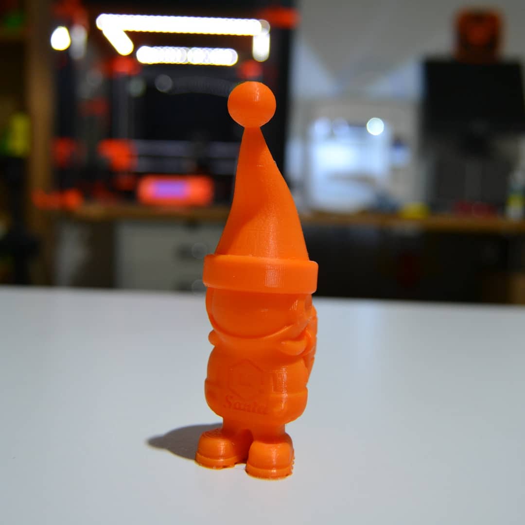 de3dprintman's tweet photo. Today i did a final check of my #Slic3r profiles for the #YAN3Dprinter by @FurlingTech so i took my Santa @Phil_A_Ment and some beautiful orange @Polymaker_3D #PolyLite PLA and used my 0,15mm profile and this was the result. It'a almost perfect in my opinion. 😊 #3Dprinting https://t.co/pNqsUtDAer