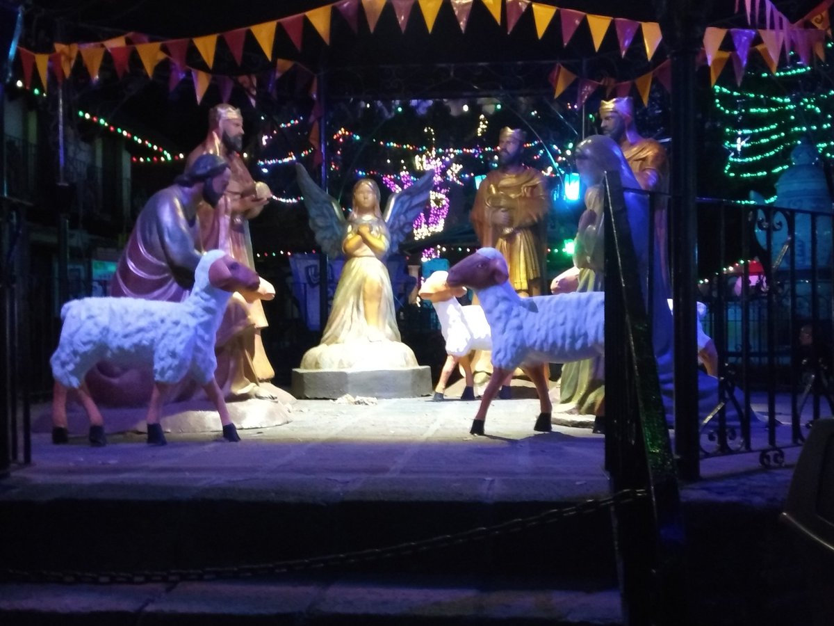 DoryanCabrer's tweet photo. Muy agradable la experiencia de Christmas in the park en @SixFlagsMexico. https://t.co/QdGJlLSzFz