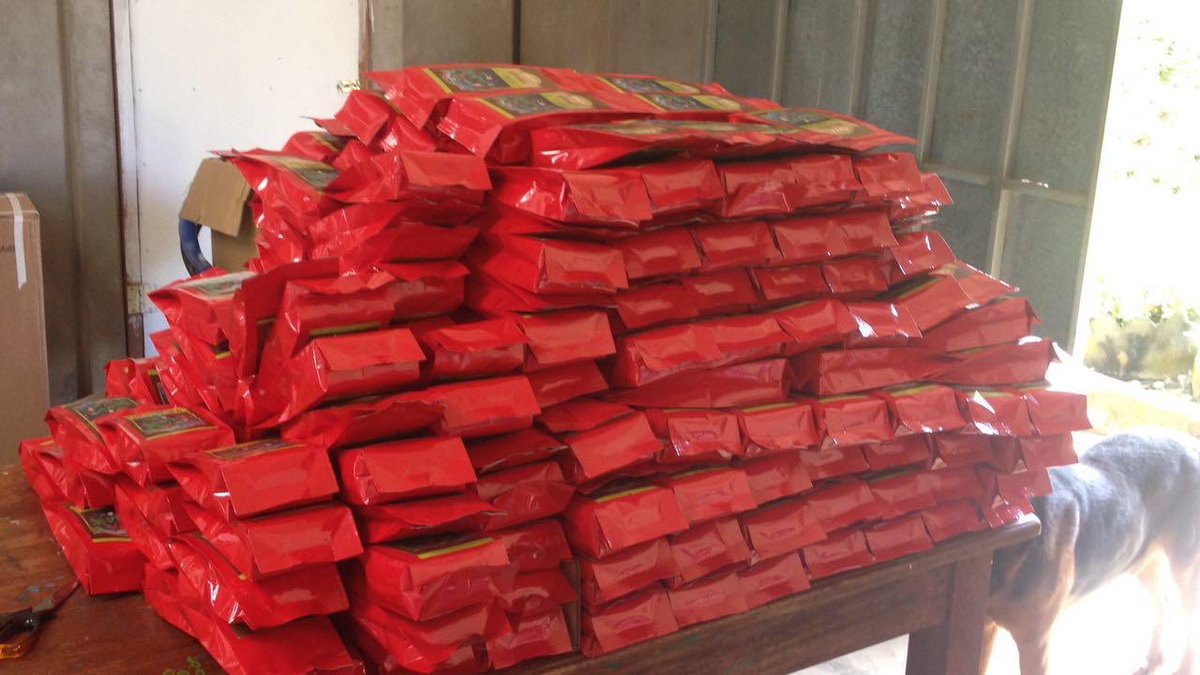 ProfRayn's tweet image. Project update: last spring students from the University of Bridgeport assisted AsoProLa a rural Costa Rican coffee cooperative to vertically integrate.

This week AspProLa sold their very first large order!