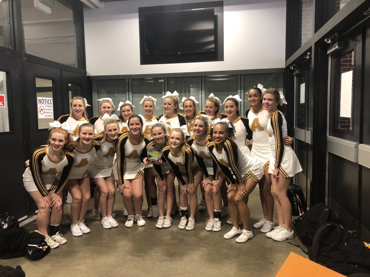 HpattersonW's tweet photo. Itโs STATE day! These girls have worked so hard to make it to this point. Through the blood, sweat, tears and injuries they have stuck together. They are the TRUE definition of a team. Letโs go WIN it girls!!! #everydayacs #athensproud https://t.co/5vO9nmHwoH