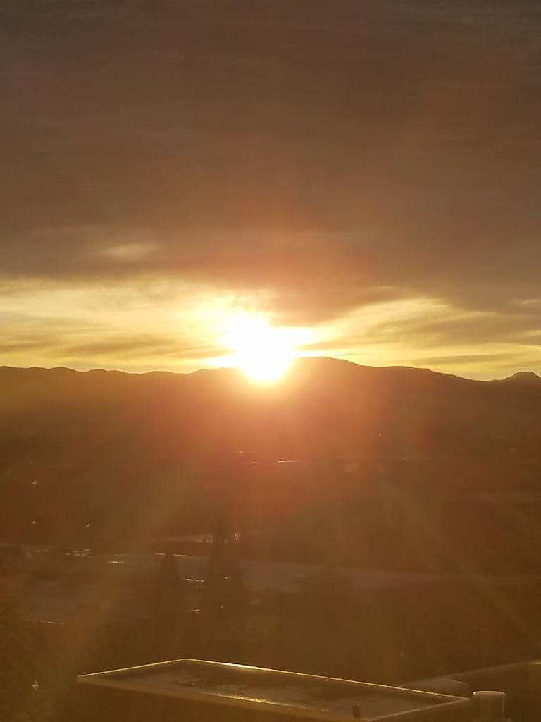#Saturday morning #Reno #skies and #sunrise. <a href="/DwayneMacieWX/">Dwayne Macie</a> @SteveBenderWx @MadelineKRNV @JaclynWSOC9 @MelissaM_KRNV @CassieWilsonWX @KRNV <a href="/BenMargiott/">Ben Margiott</a>