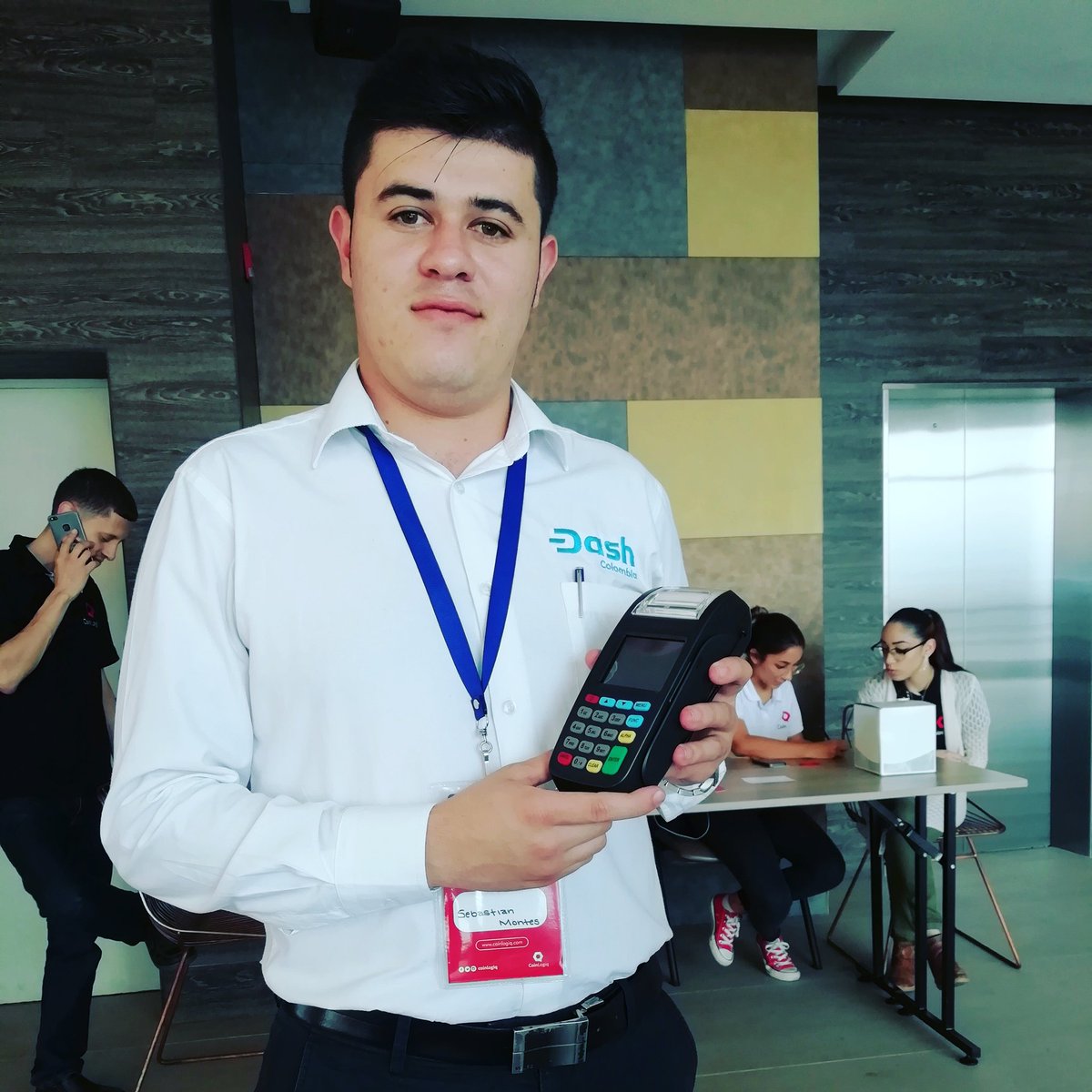 SebasMontes_'s tweet photo. #coinlogiqpos #Collab2018 soluciones digitales
 #PagaConDash @CoinLogiq @PagaConDash @DashMedellin https://t.co/GcEn311rqR