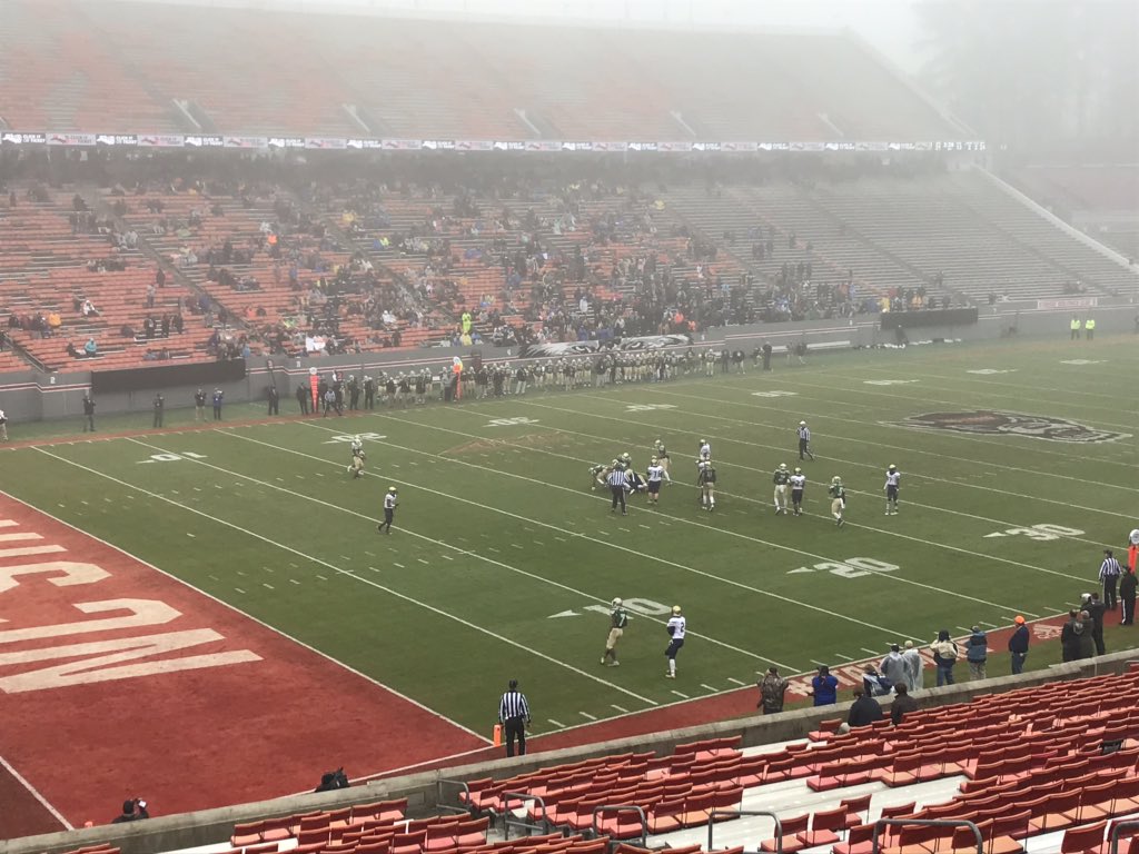Fog is starting to settle in at the 2A State Championship #Northeastern leads <a href="/rockinrams/">Reidsville Rams</a> 21-13 with 2:18 left in the 2rd Quarter! #NCHSAAFB