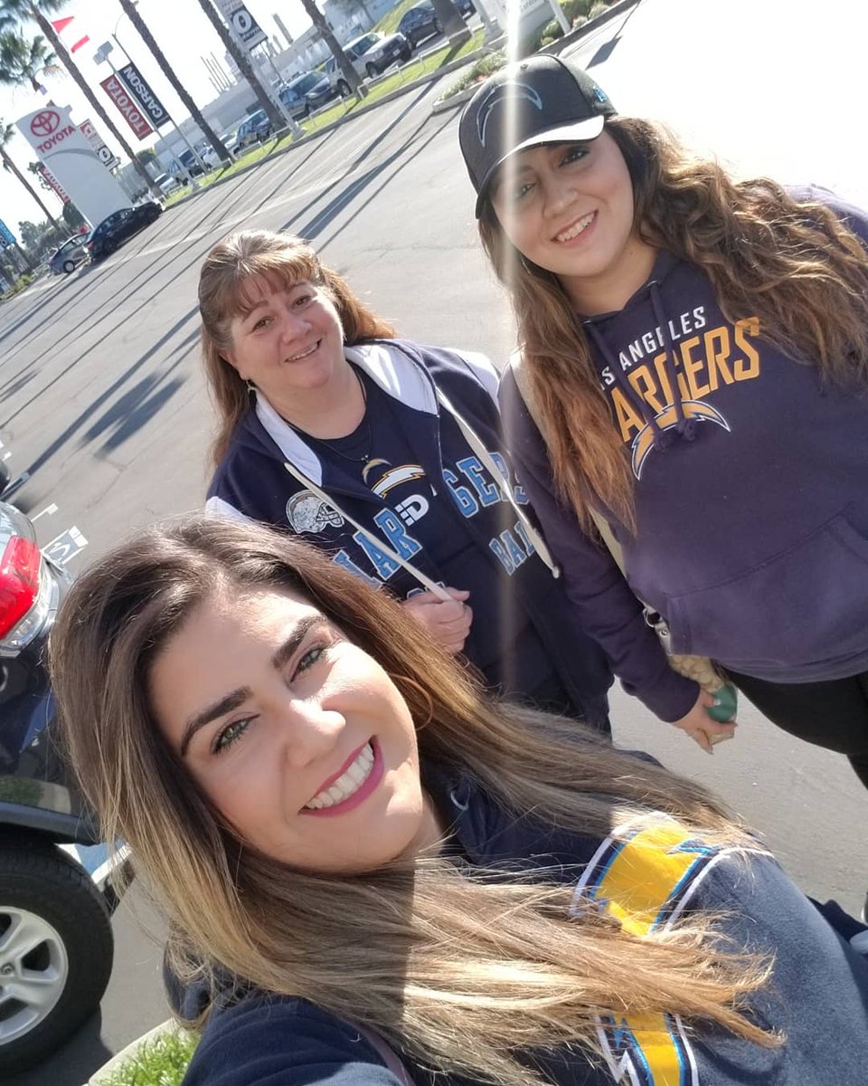 beautyandbolts's tweet photo. We're here waiting to have breakfast with Santa and see @D_Perryman52
#chargers #chargersfansunite #chargersfan #chargedup #chargers4life #boltup #repthebolts #chargersfam #chargersfansarethebest #lachargers #fightforeachother https://t.co/eV8z6jmvq7