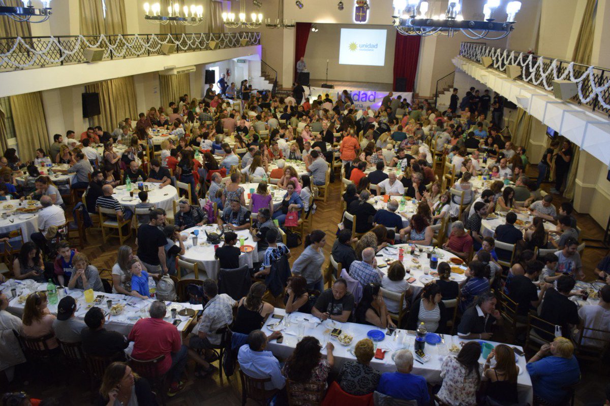 FerRaverta's tweet photo. #ahora compartimos almuerzo de fin de año con @MarinaLSantoro y @UCiudadana_Mdp #OrganizarLaEsperanza https://t.co/RTelfofS02