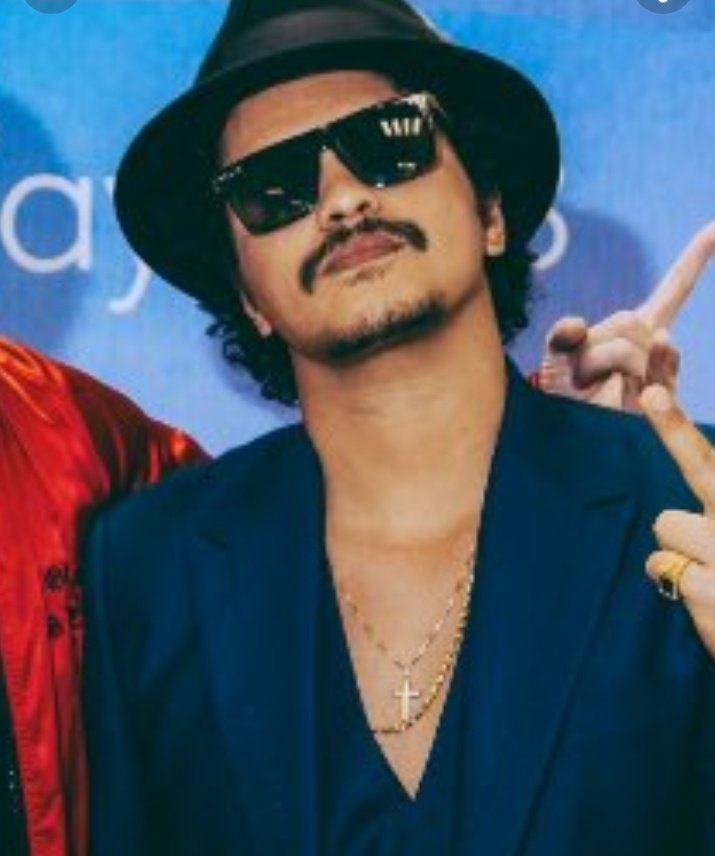 LyfeBrunois's tweet photo. So is this what 40 looks like?  @BrunoMars 🤣🤣🤣 https://t.co/OZxN3GXoiC