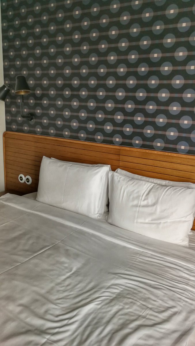 PenInWanderland's tweet photo. Staying at the @marmarapera! Killer views to the city, massive breakfast and great staff! @TheMarmara
#hotellife #trabelblogger #istanbul https://t.co/r2BlkjfkCU