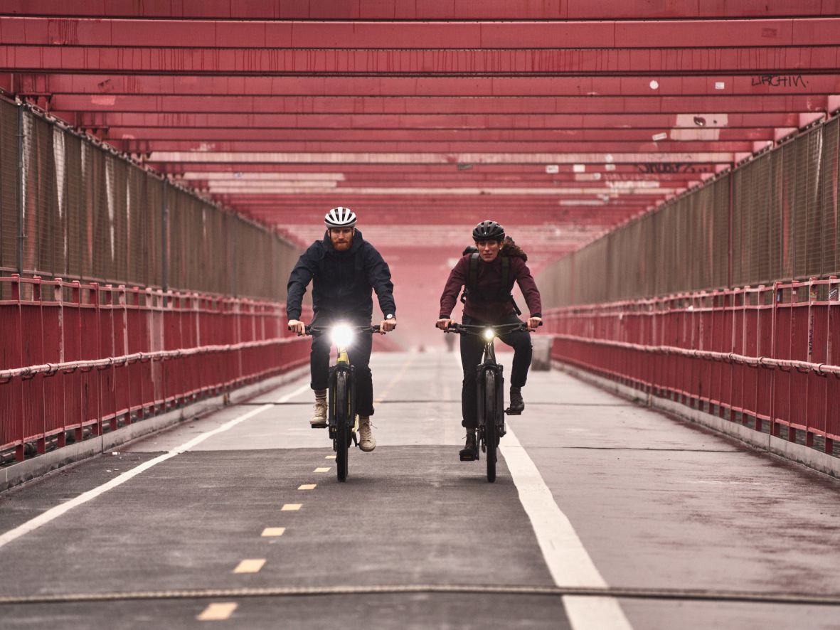 With shorter days now, if you ride outside, you need great lights to be seen. Any time of the year,  it's wise to protect yourself. Specialized's Flux and Stix lights are bright, compact and affordable. They make very thoughtful stocking-size gifts, too! pbxx.it/VYusyR