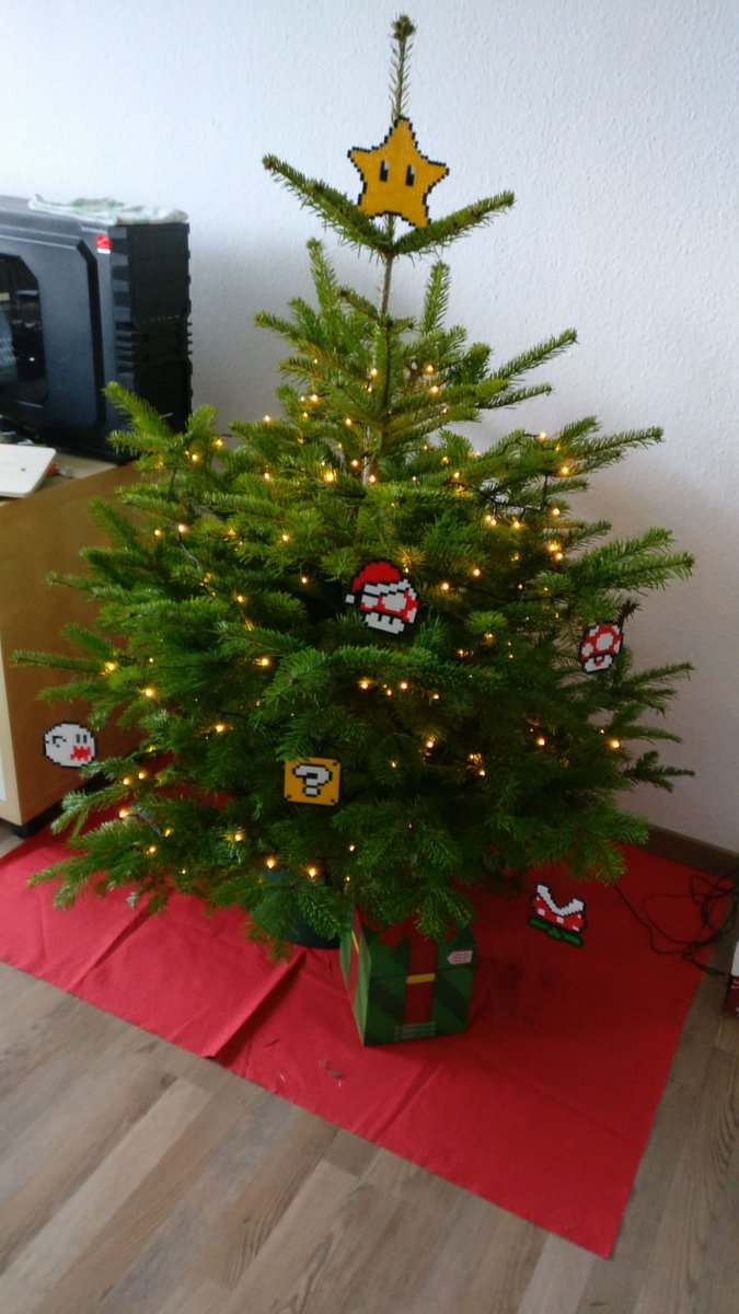 das_jonny_'s tweet photo. 👾👾 Gaming Christmas Tree 👾👾

#RETROGAMING #nintendo #supermario #gaming #mushroom #ChristmasTree #perlerbeads #christmas #boohoo #gift #piranhaplant

@NintendoDE @NintendoEurope @NVIDIAGeForceDE @teamspeak @RazerGermany @GOGcom https://t.co/c7qIxQ8CIc