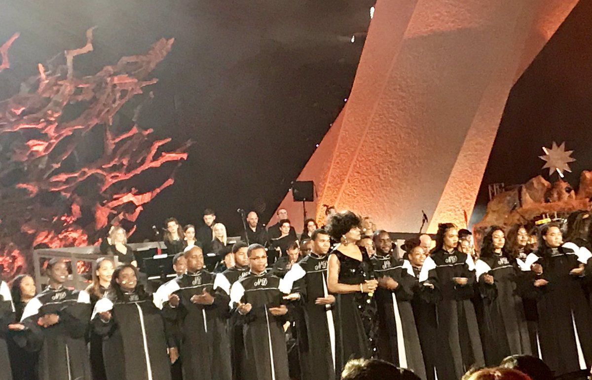 XXVI Concerto di Natale in Vaticano: a sostegno di @InfoScholas e <a href="/MissioniDBosco/">Missioni Don Bosco</a> “Facciamo rete con l’educazione” nei campi profughi di Uganda e Iraq. NUMERO SOLIDALE: 45530 #DeeDeeBridgewater #Anastacia #JoséFeliciano #HussainAlJassmi