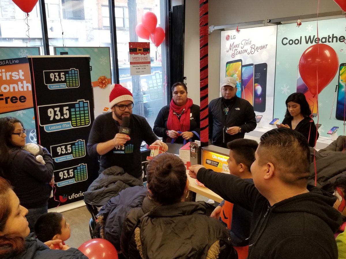 Successful event at 3114 W. Lawrence Ave in Chicago! What a great turn out! #SwitchmasGiveaway #BoostNation <a href="/DCIcares/">DCI</a> Thank you <a href="/edmozz/">Edgar Cervera</a> for your help. <a href="/uhm_juna/">Juna Uhm</a> <a href="/SPG_Tonya/">Tonya Lewis</a> @JayMiglionico