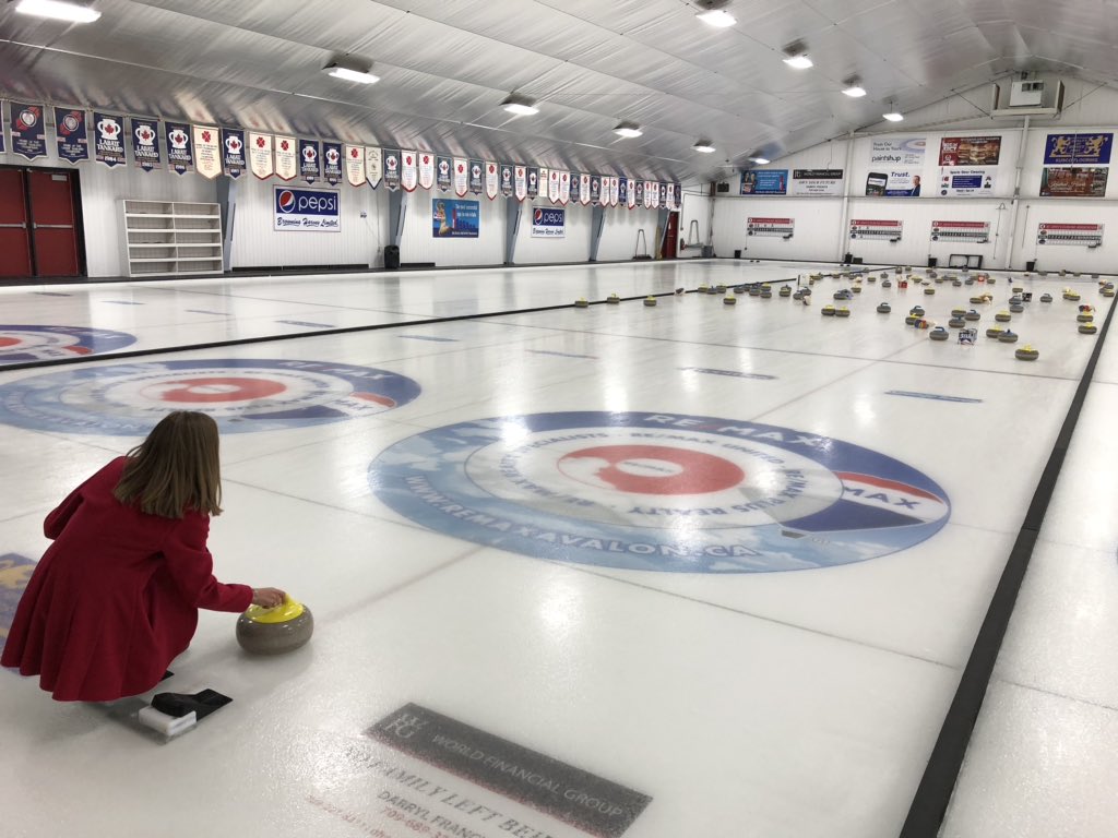 Dolet7's tweet photo. @teamhasselborg @curlingworldcup @AnnaHasselborg @agnesknochen @McmanusSara @smabergs @grandslamcurl @Devin_Heroux @Pintysfoods @Sportsnet @svenskcurling Practice makes perfect! https://t.co/KYzEiGD0ar
