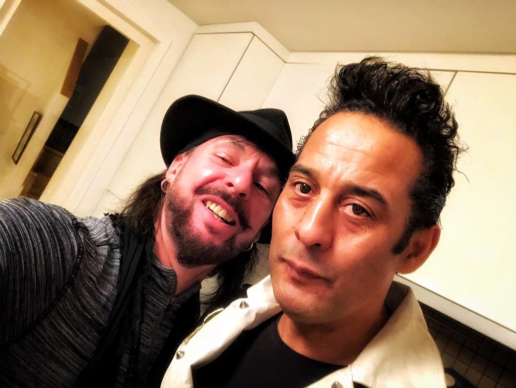 nickelliottinfo's tweet photo. Great pic of Nick and friend Bart Watson before Thursday nightβs gig at #slimjimsbar #islington #london #nickelliott #rockartphotographer #nickelliottfineart #nickelliottuktour @nickelliottrock #bartwatson https://t.co/pqZzSoUxj2 https://t.co/Srj22DQoL6