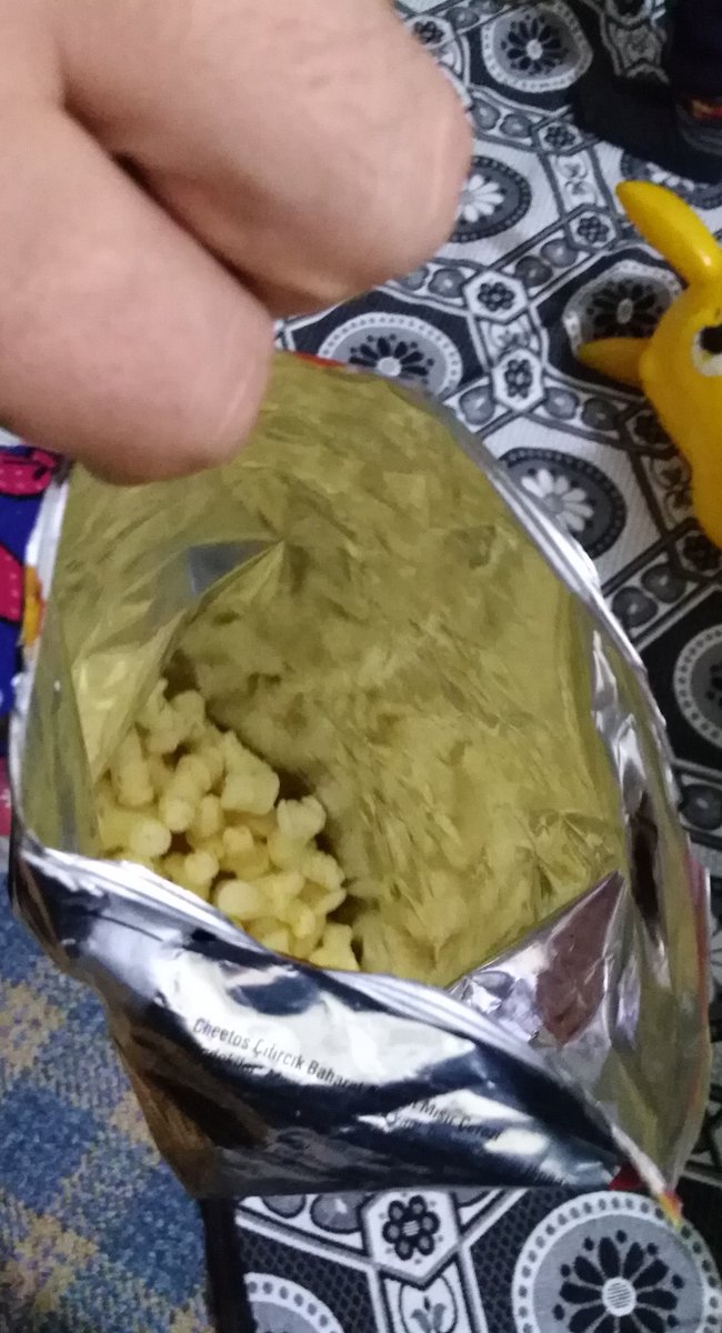 bybabidilba's tweet photo. Büyük boy Aldık içi neredeyse boş çıktı #cheetos #çıtırcıkcorn #çıtırcık #fritolaygıda #mısırçerezi #fritolay #kanma #satınalma https://t.co/rP1NwDpWha