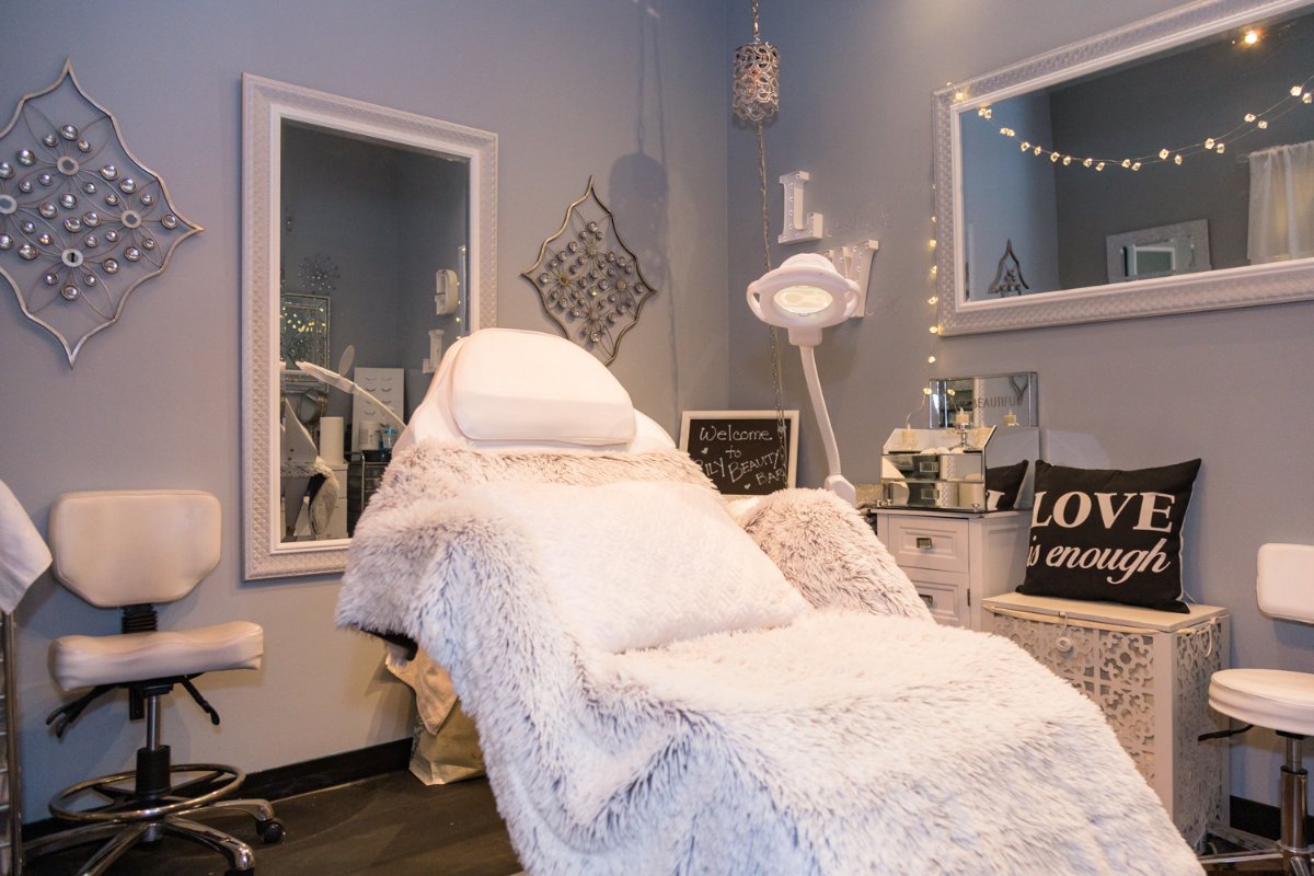 PhenixBothell's tweet photo. Ready, set, glow. #bothell #bothellsalon #bothellmainstreet #bothellhairstylist #lynnwoodhairstylist https://t.co/E29ReWE1Ol