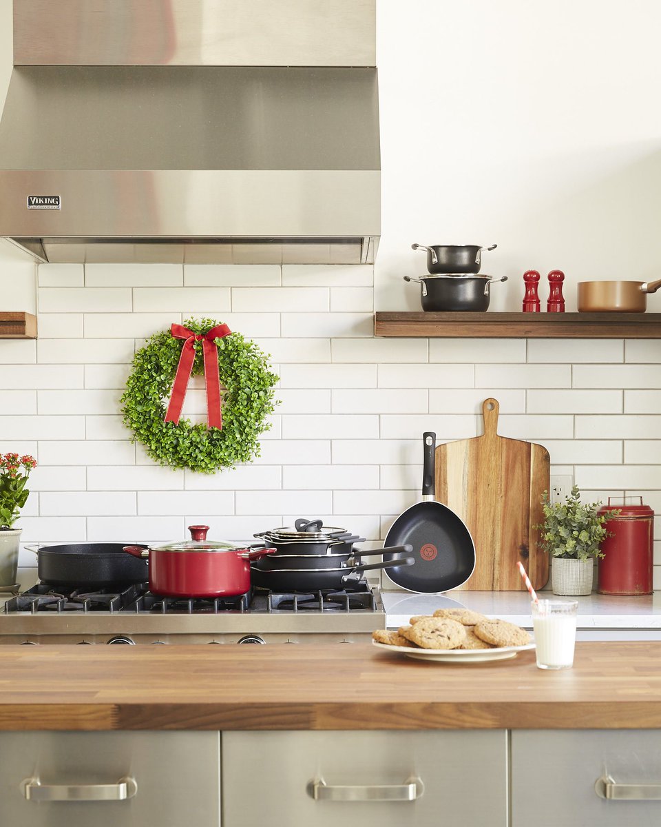 We're getting into the #Christmas spirit! 

#Decor #DreamKitchen