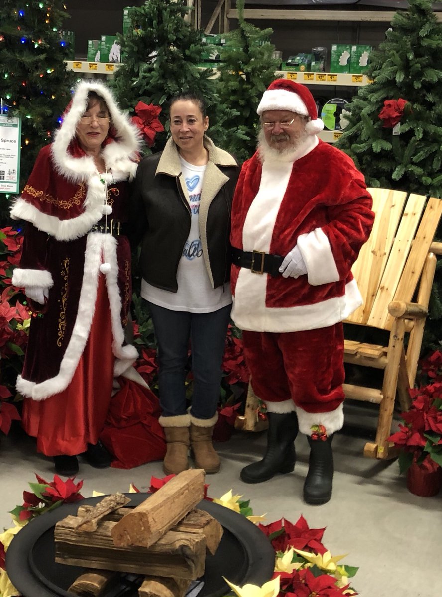 chrisallison's tweet photo. Santa Claus Coming to Town!!
Come join us today Saturday 12/15/2018.  Have your picture made with Santa here in Phenix City Alabama Home Depot.
#0817 https://t.co/L9rQfTk2hK