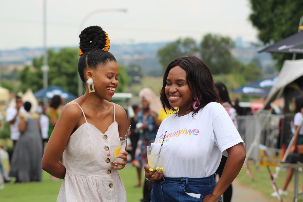 beezybraidsza's tweet photo. @Nix_indamix x @beezybraidsza Collabo today. The combos were communicating at the #Makhelwanefest. Thank you to #cointreauSA for the complimentary drinks. https://t.co/EQnovA6nJ1
