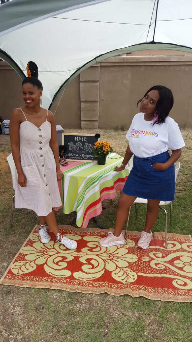 beezybraidsza's tweet photo. @Nix_indamix x @beezybraidsza Collabo today. The combos were communicating at the #Makhelwanefest. Thank you to #cointreauSA for the complimentary drinks. https://t.co/EQnovA6nJ1