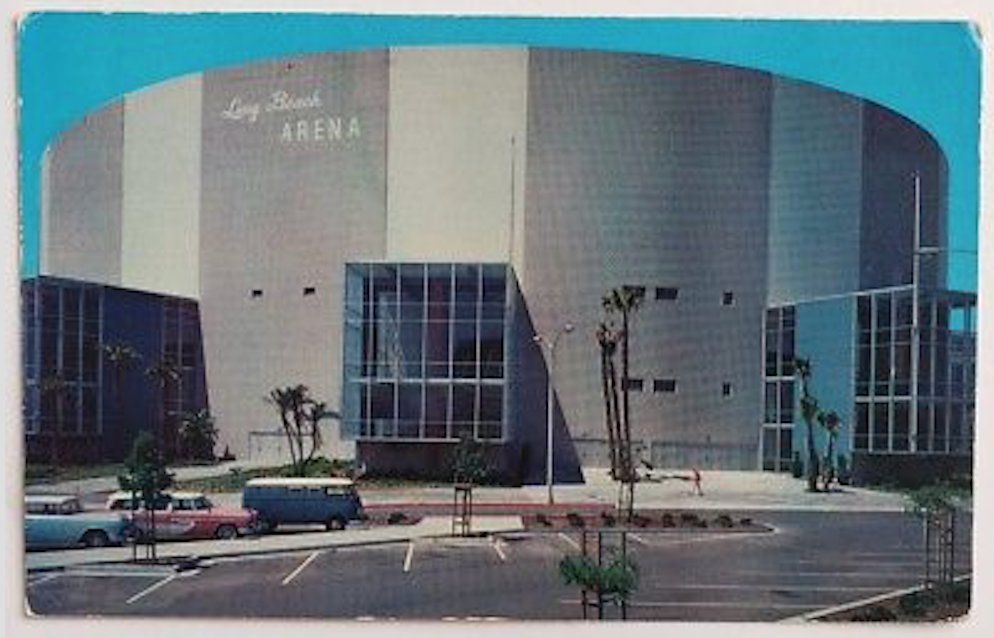 Today in 1972: The Grateful Dead in Long Beach, California, during which "Truckin'" slowly implodes into the last '72 "Dark Star." Audio: archive.org/details/gd1972…