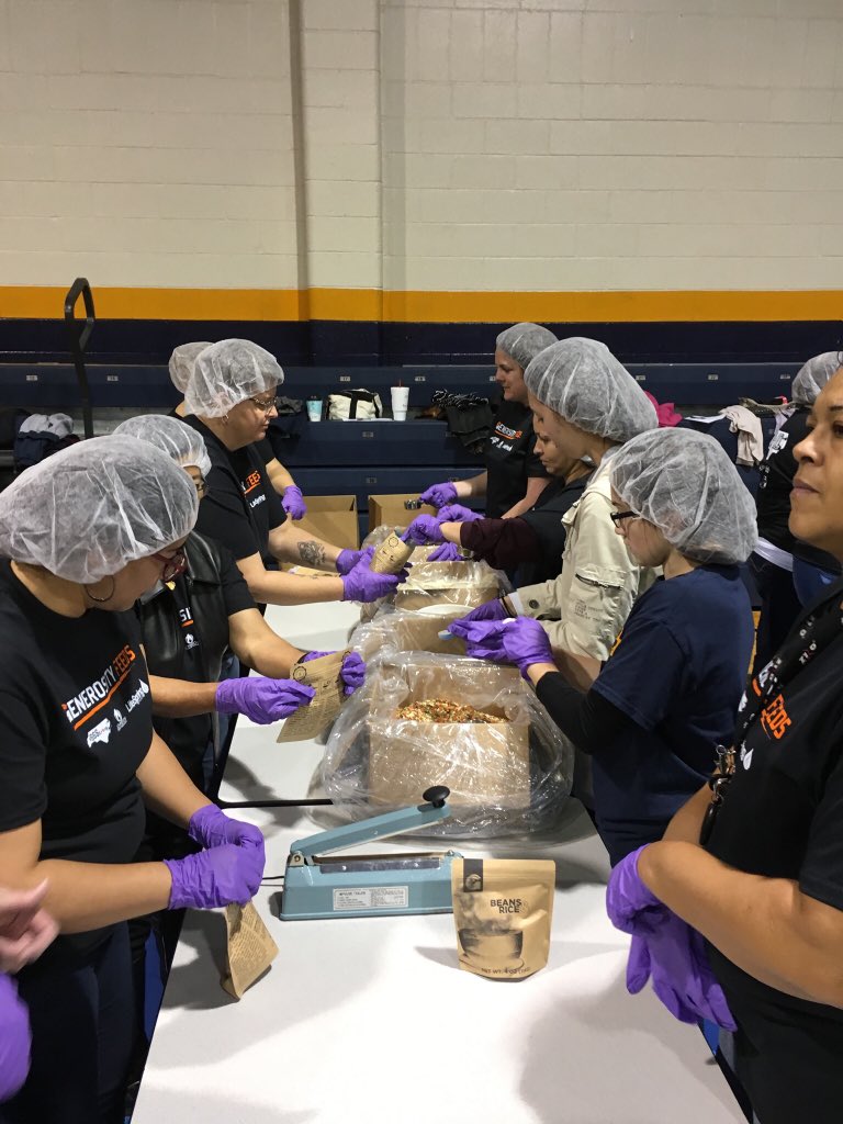 smithfield_west's tweet photo. 💕working with our community!! #SSStrong #SSStrongFeeds2018 #GoGenFeeds https://t.co/0DJbfoxhgs
