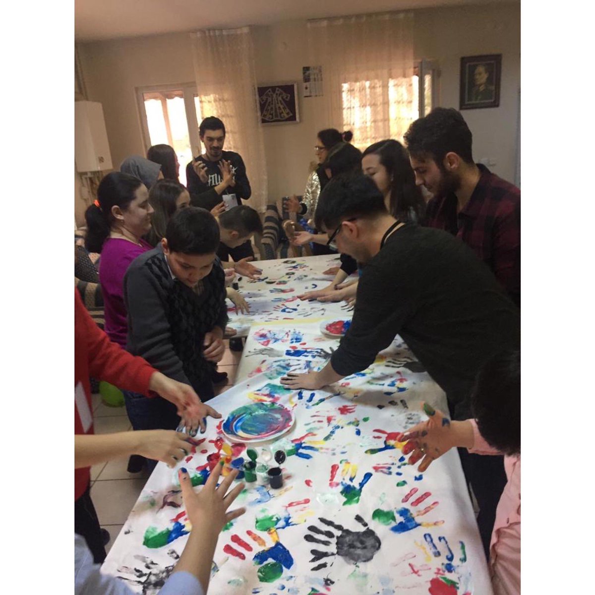 Comu_Yiet's tweet photo. Yaşam İçin El Ele ailesi olarak bugün Engelliler Derneğindeki arkadaşlarımızla bir araya gelerek birlikte çok güzel vakit geçirdik.Sevginin aşamayacağı hiç bir engel yok.Sevelim.Birlikteyken çok güzeliz 🌸🎈
#yaşamiçineleletopluluğu
#yietailesi
#engellilerderneği https://t.co/RJF9QXdW4G