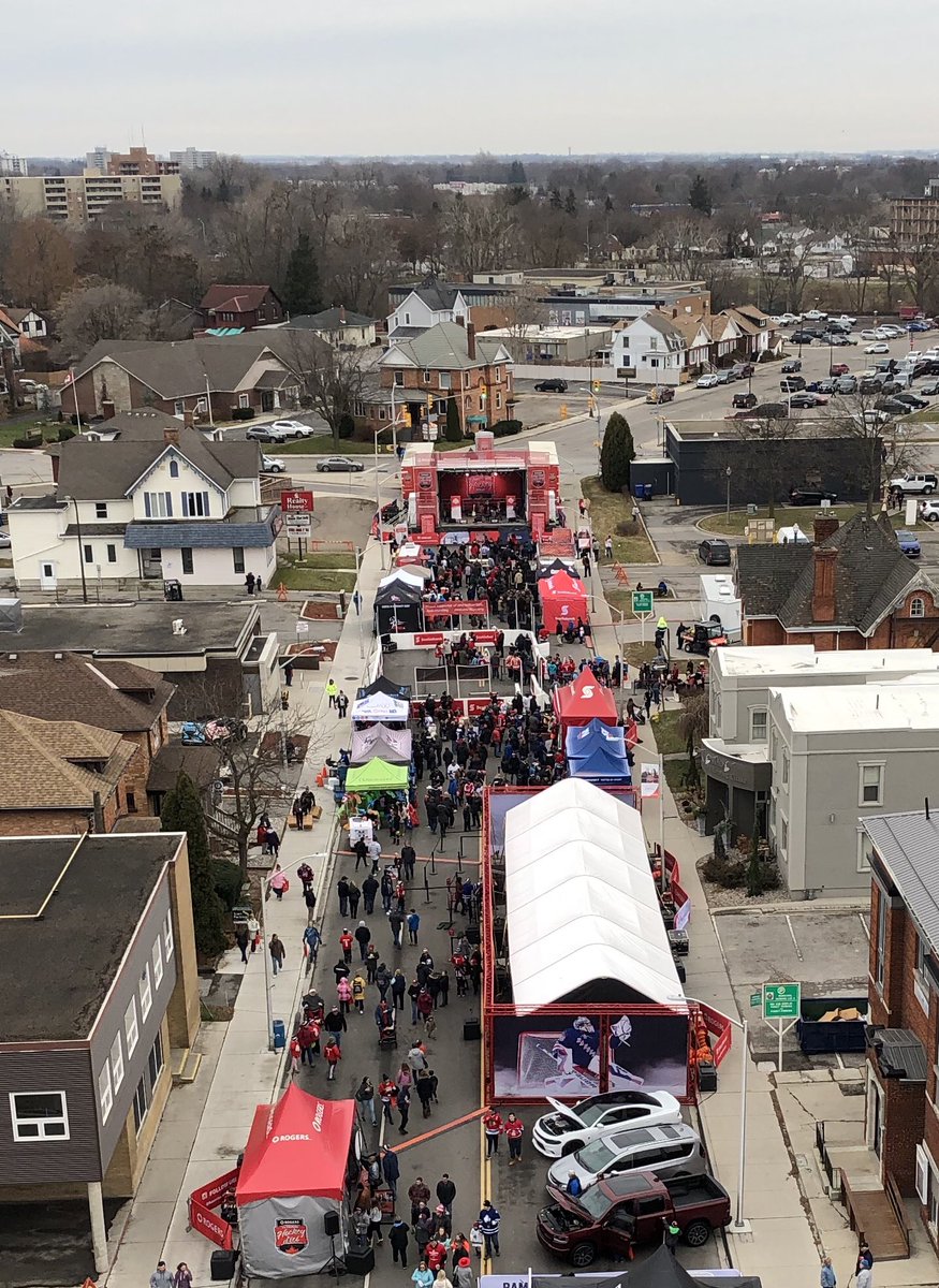 LivingCK's tweet photo. Check out @hometownhockey_ from 100ft up! Is that the @StanleyCup down there?!
Thanks to @ckfiredept for helping us get this cool view!
#LivingCK #ckont #hometownhockey #ckfes https://t.co/lDKdH0f9ML