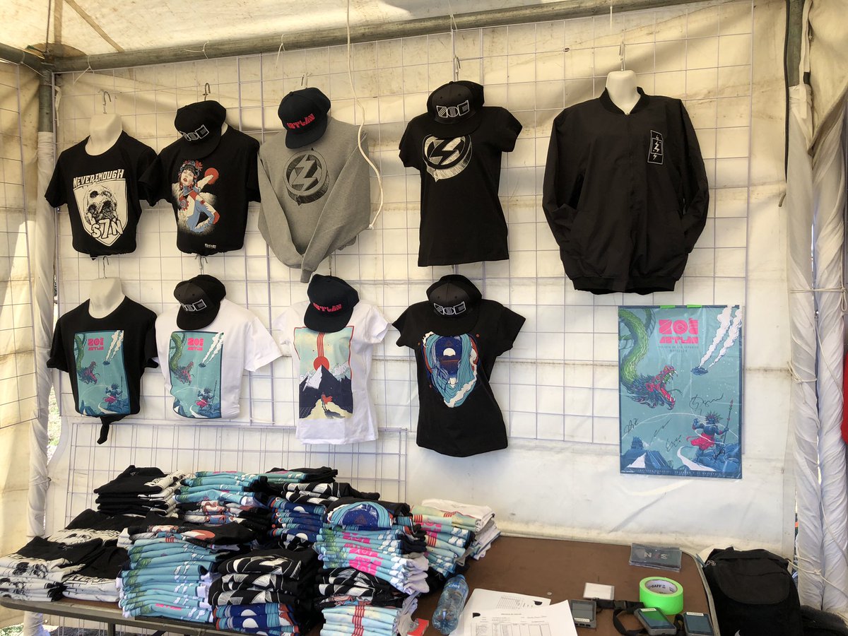 PrimarioMerch's tweet photo. Si vienen al @TecateBajio no olviden pasar por el merch oficial del festival y de su Banda favorita! #PrimarioMerch https://t.co/ppTuc1YwID