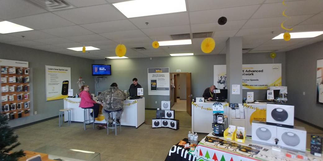 4 out the door at Universal Wireless Sherman Blvd