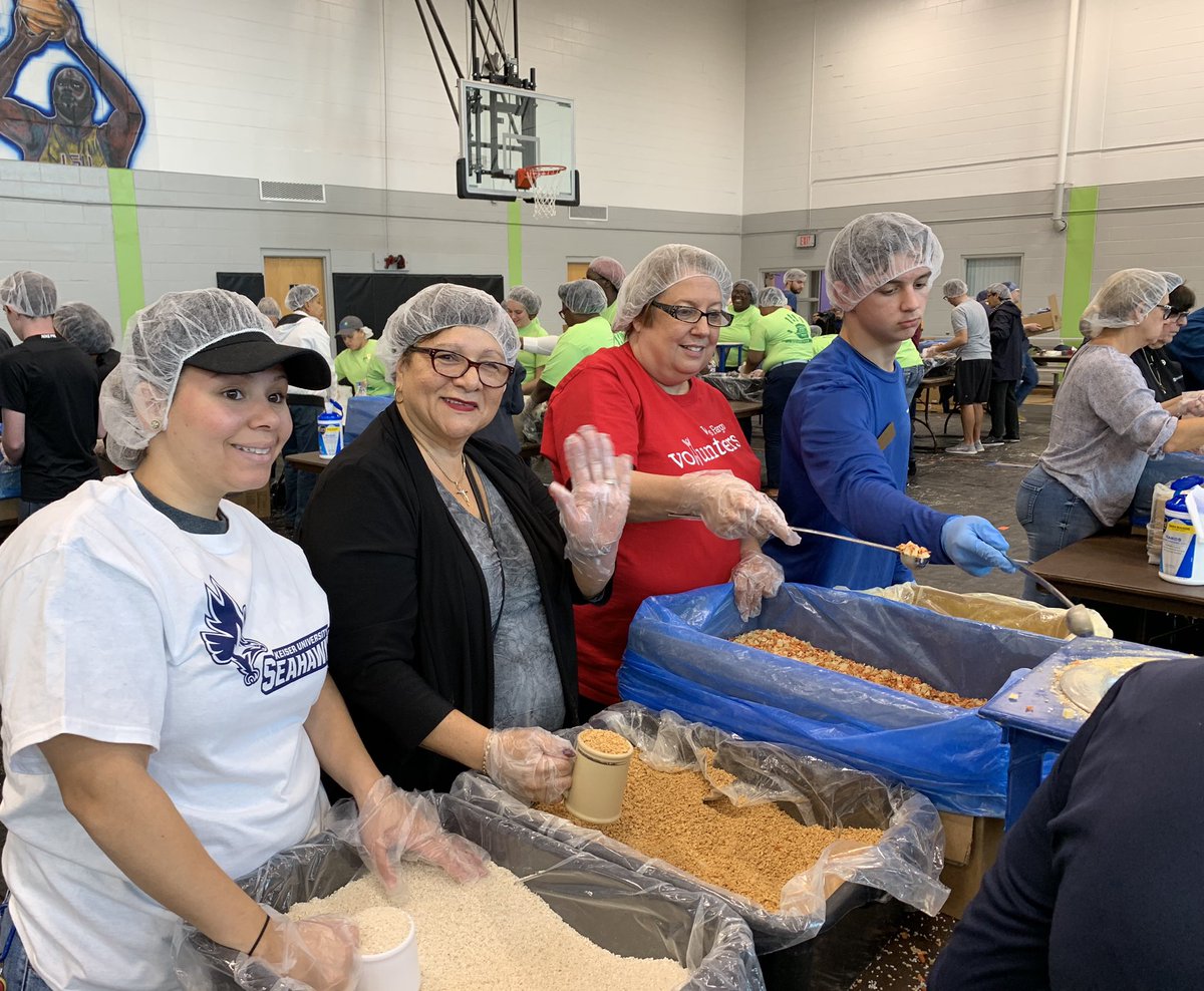 FoodForThePoor's tweet photo. Volunteers in today’s afternoon #jointhepack2018 session packed more than 47K meals for families in the Caribbean and Latin America. Proceeds from the event will also help families in Puerto Rico, and donors have provided toys for Orlando-area children: https://t.co/vOQFolGrJr https://t.co/WTTrs9Nvt2