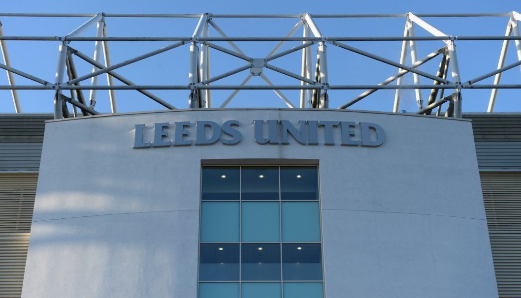 bet365's tweet photo. The famous Leeds United are top of the league. 💛💙

#LUFC https://t.co/PTQNmE1IjB