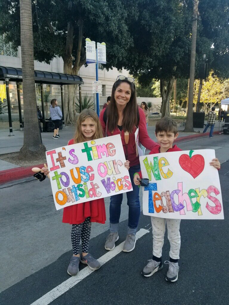UTLAnow's tweet photo. This is the right fight. This is the right moment. Will LA become like Detroit &amp; New Orleans, totally privatized school districts? Or will we reinvest in public education and uphold our promise to LA communities? #UTLAStrong #StrikeReady #WeAreLA #March4Ed https://t.co/z7wvBT6T3O