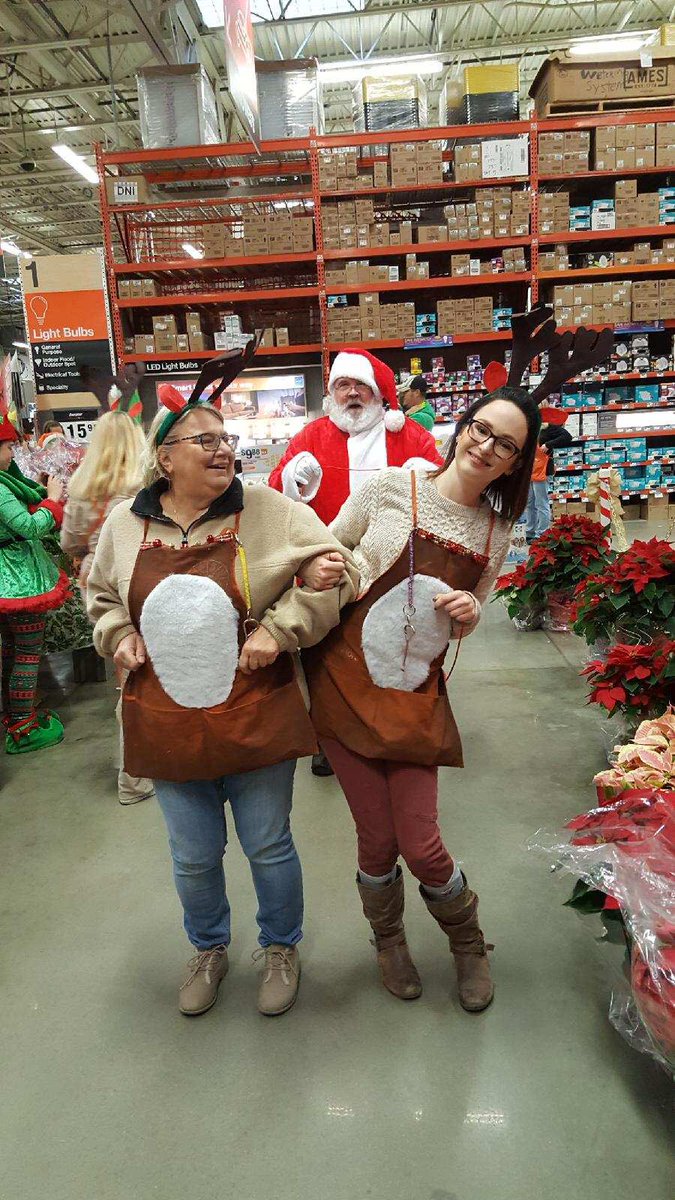 jackiec2506's tweet photo. Pictures with Santa https://t.co/4CujWVI4VE