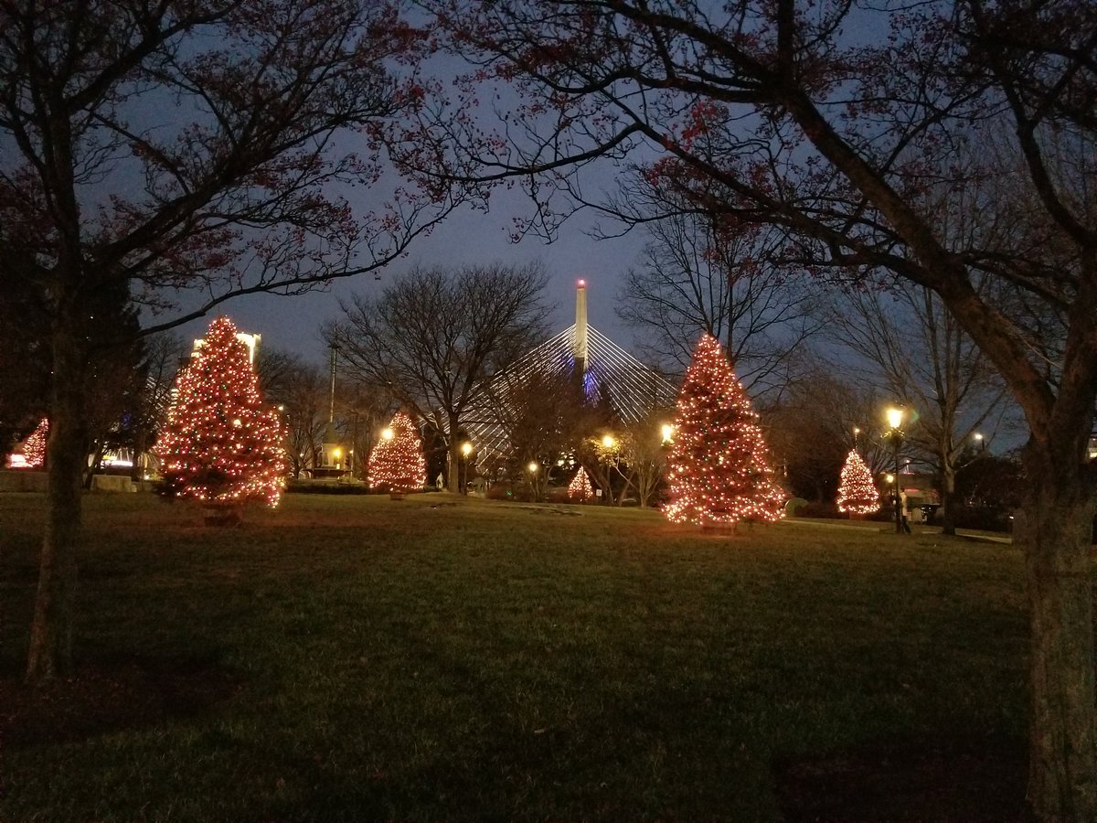 ericfisher's tweet photo. Perfect night for a holiday stroll 🎅🌲👌 https://t.co/8eIqKCHDdB