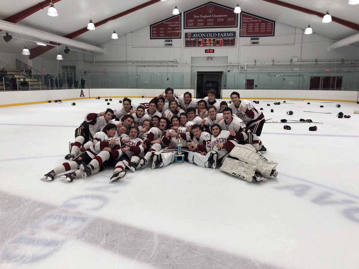 GunnHockey1850's tweet photo. 2018 Avon Christmas Classic Champions! 2-0 win over St. Paul's! #gunnhockey #backtoback https://t.co/8SzBnyD11Q