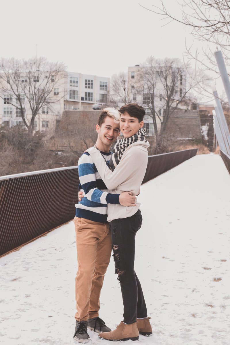 KuehlPreston's tweet image. #4ExpressPoints I get rewards for sharing my outfits with y’all. Both our shirts are from @express