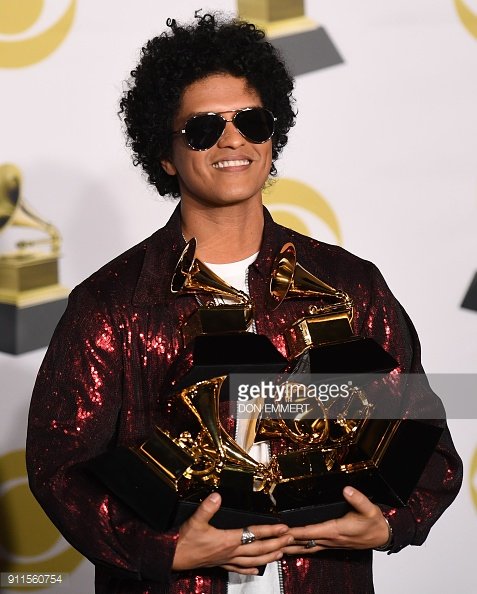 SilkyGyrl's tweet photo. NUTTIN! I MEANZ NUTTIN COMPARES TO CLASSIC HAIRLESS @BrunoMars ☝ FACT! 😎 https://t.co/nNqzDVdb3M