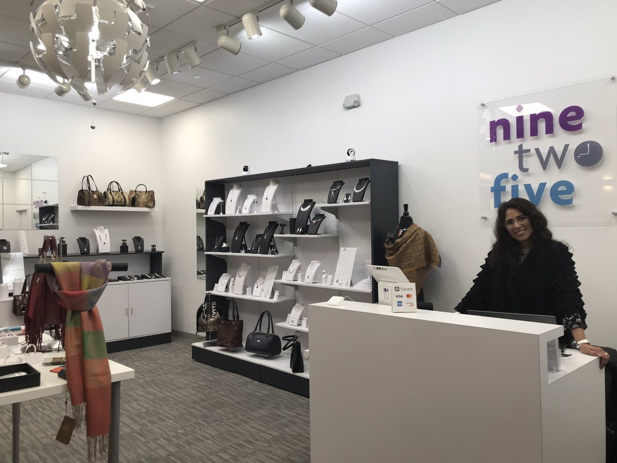lourdes_asenet's tweet photo. .@NineTwoFiveBQ Congratulations on your new store at @BallstonQuarter! Beautiful jewelry and unique accessories in #ArlingtonVA cc: @BizLaunchenEsp @AEDBizLaunch https://t.co/PJ19tv1hBz