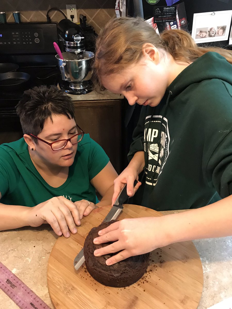 TheMillerBakery's tweet photo. Making progress on my first #campcakewinter2018 ! Thanks @yolanda_gampp we're having a blast! https://t.co/pVyjMZW67v