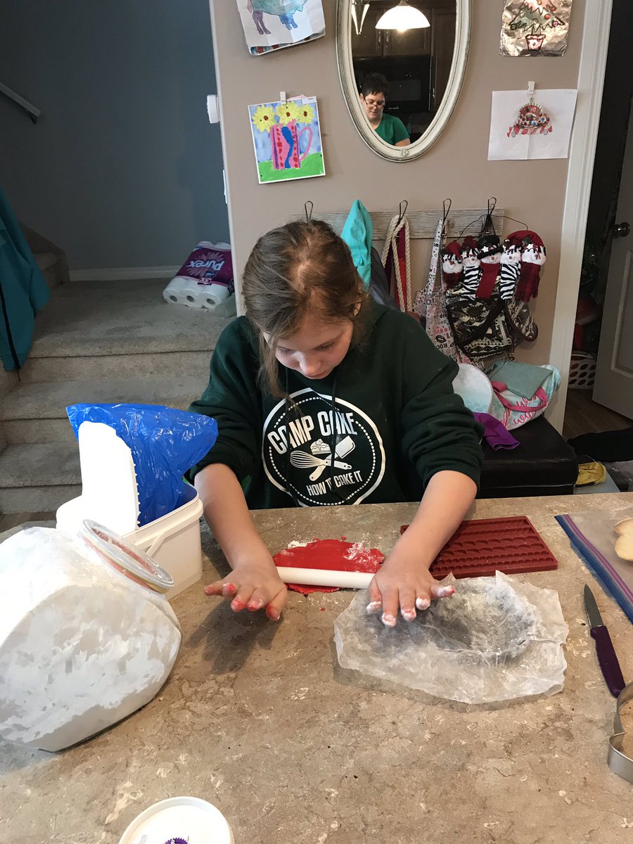TheMillerBakery's tweet photo. Making progress on my first #campcakewinter2018 ! Thanks @yolanda_gampp we're having a blast! https://t.co/pVyjMZW67v
