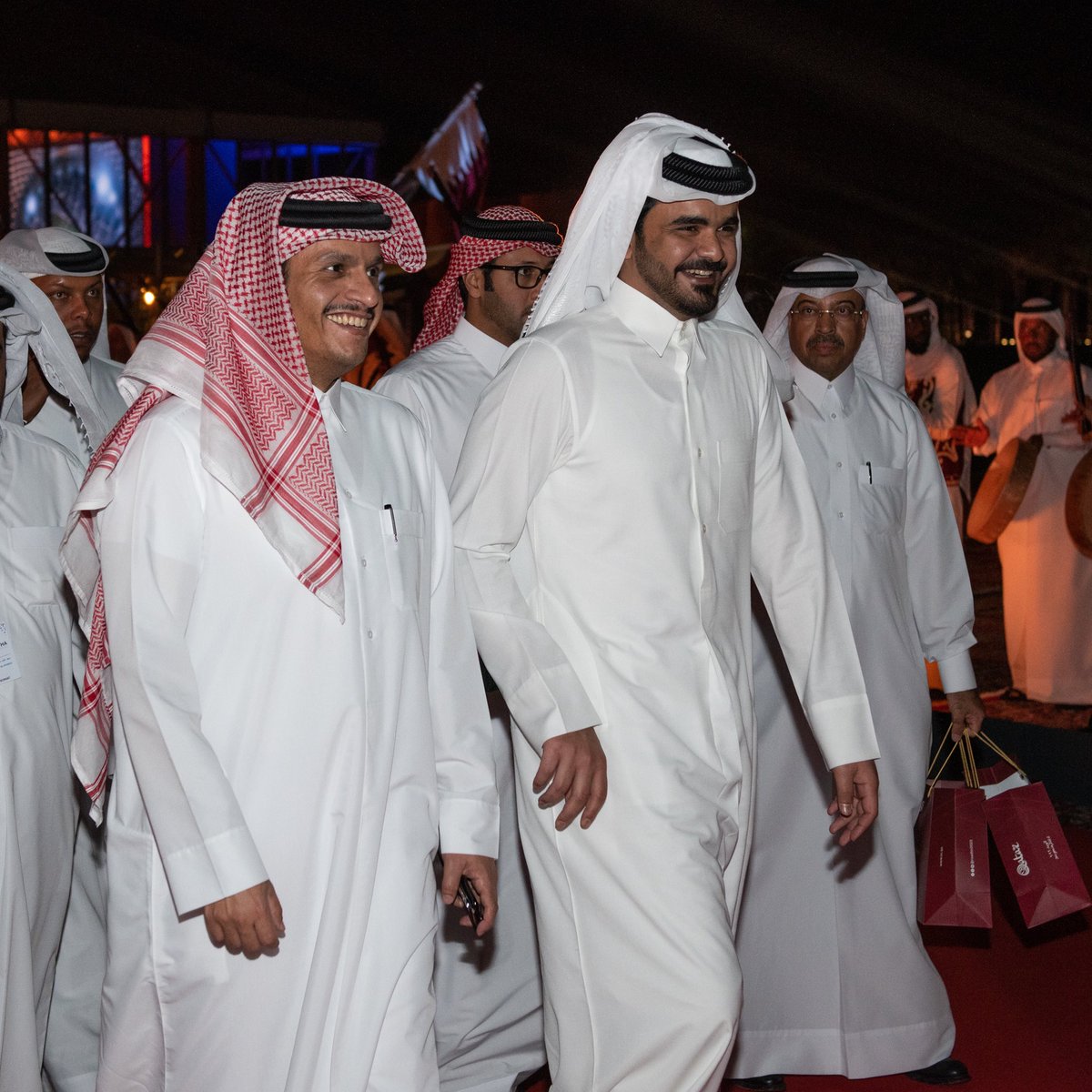 JoaanBinHamad's tweet photo. بحضور صاحب السمو أمير البلاد المفدى وعدد من ضيوف البلاد والمسؤولين تم الإعلان عن #استاد_لوسيل والذي س��ستضيف المباراتين الافتتاحية والنهائية ..
يقع الاستاد في مدينة لوسيل التي عاش فيها المؤسس طيب الله ثراه وكانت شاهدةً على بناء الإنسان والأرض
#فيا_طالما_قد_زينتها_أفعالنا
#قطر_2022 https://t.co/9AGo1Hn5dN