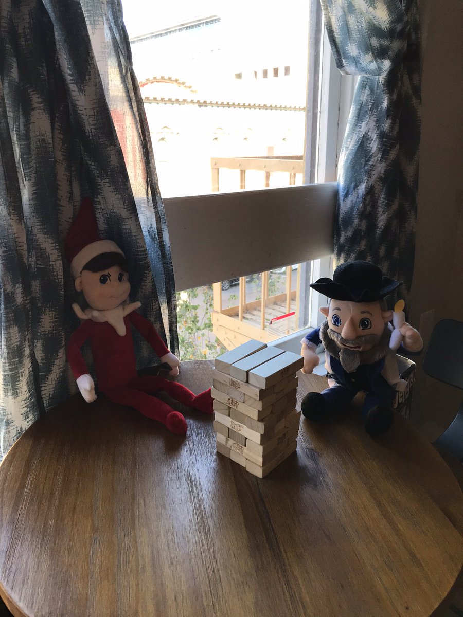 HISanDiego's tweet image. JENGA!!! #elfonashelf #menschonabench #hostellife #hostelshenanigans #sandiego #jenga