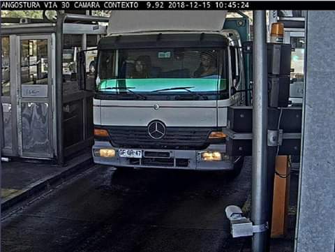 carlosp_1986dm's tweet photo. Este es el camion que dio muerte al carabinero @biobio @alegriagonzaa #Chile @reddeemergencia @GrupoWurtlitzer #sabado https://t.co/hTWogg4lEX