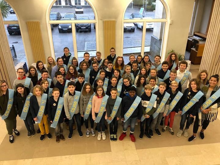 Conseil Départemental des Jeunes de la Manche : CDJ50. Bravo à Camille et Jade du collège Jean MONNET de Marigny le Lozon de s’être lancées dans cette belle aventure . 
Merci à Lydie de les avoir accompagnée dans l’élaboration de leurs projets 👍🏻