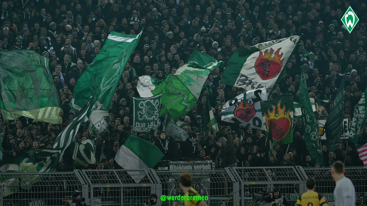Einen großen Dank an alle 8.500 #Werder-Fans, die trotz Eiseskälte auch heute wieder unsere grün-weißen Fahnen wehen ließen. 💚
Kommt alle gut nach Hause!
#Werder
