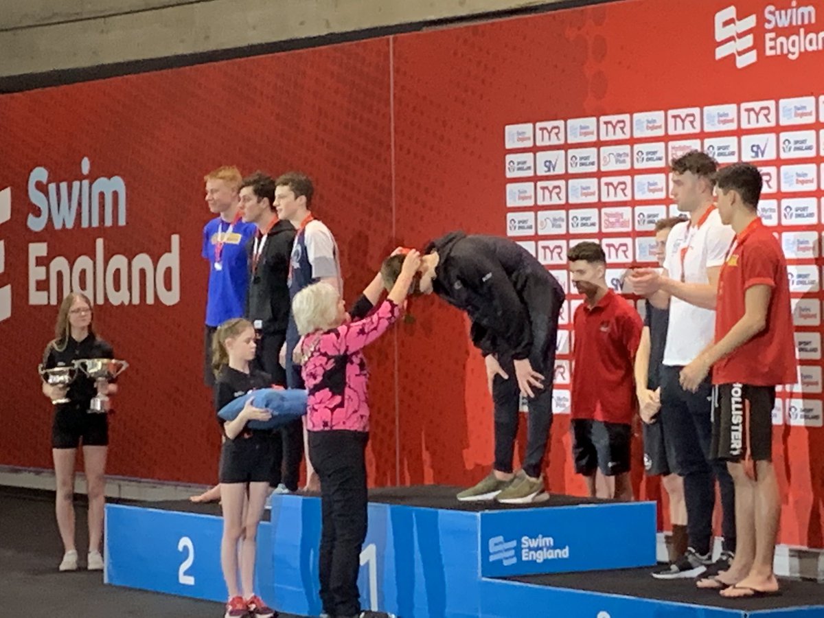 jamiemain_'s tweet image. Jacob Whittle (Ripley) @DerventioeXcel collecting his 3rd medal of the gala with🥇in jr 100 Fr. Great tech &amp;amp; skill foundations early season @J13CKC quality coaching #TeamDX #ProcessBests @QswSwim