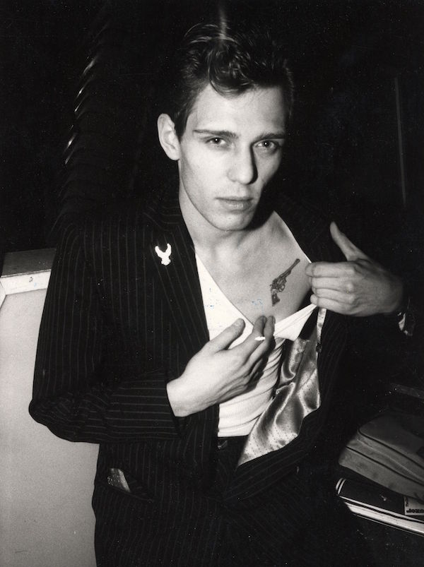 Happy Birthday Paul Simonon 

The Clash - Guns of Brixton

 