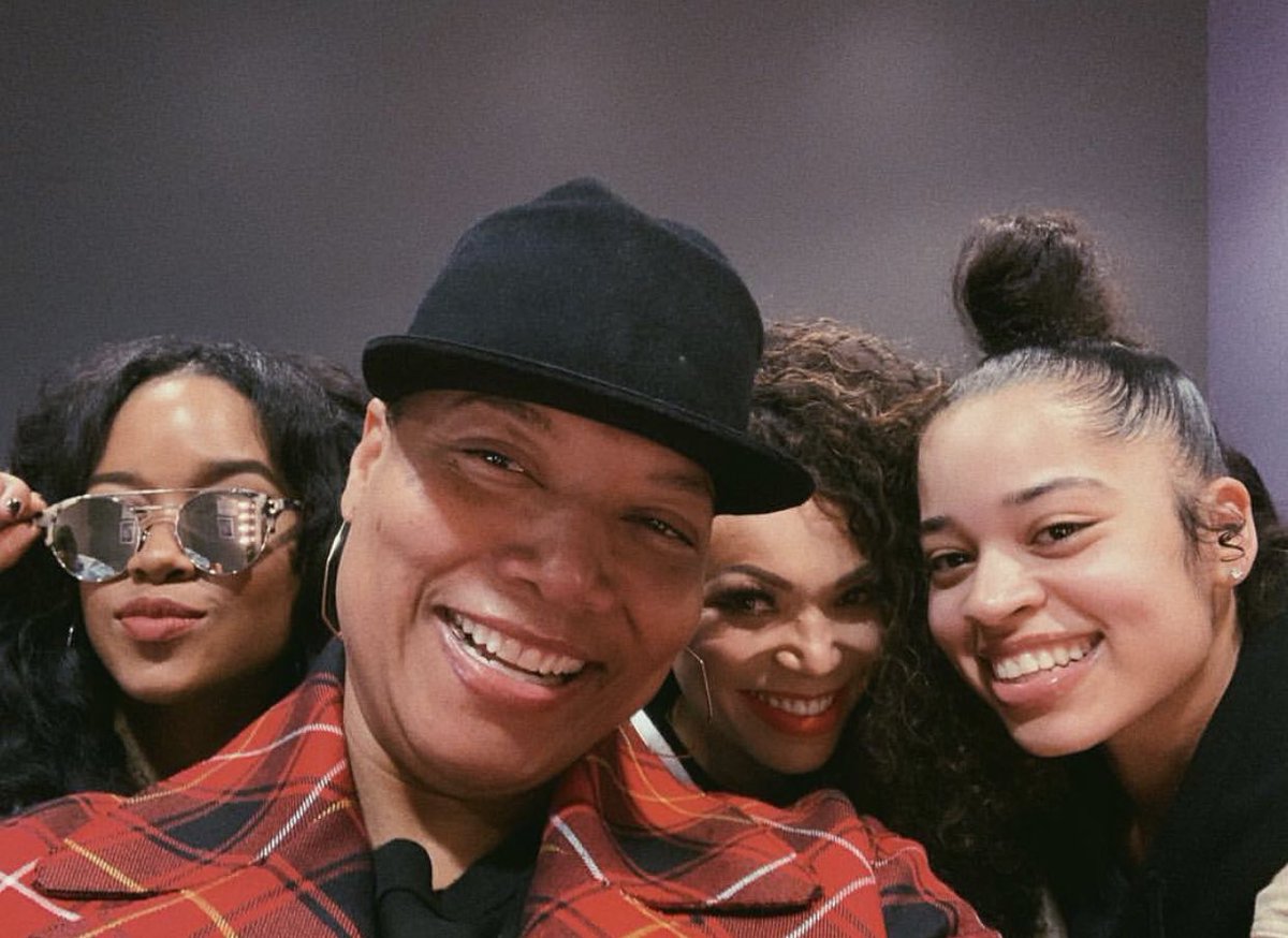 HERMusicx's tweet image. My favorite selfie of 2018. 
Love these ladies. ✨ instagram.com/p/Bra8-QKhc7G/